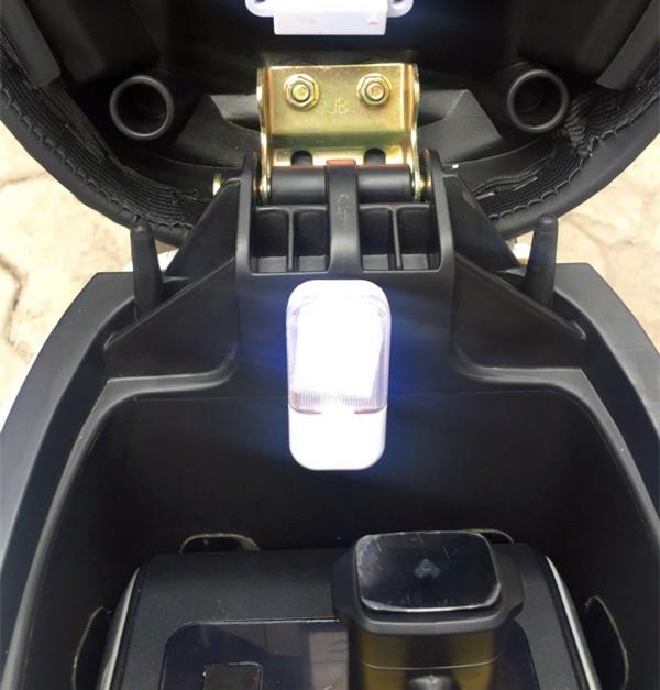 RẺ RẺ QUÁ Đèn led gắn cốp xe máy