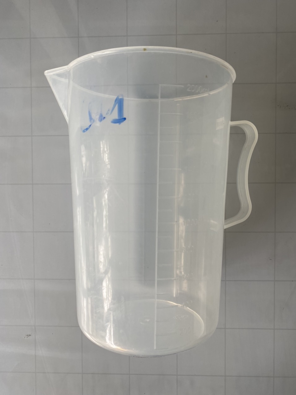 Ca nhựa trong có chia vạch