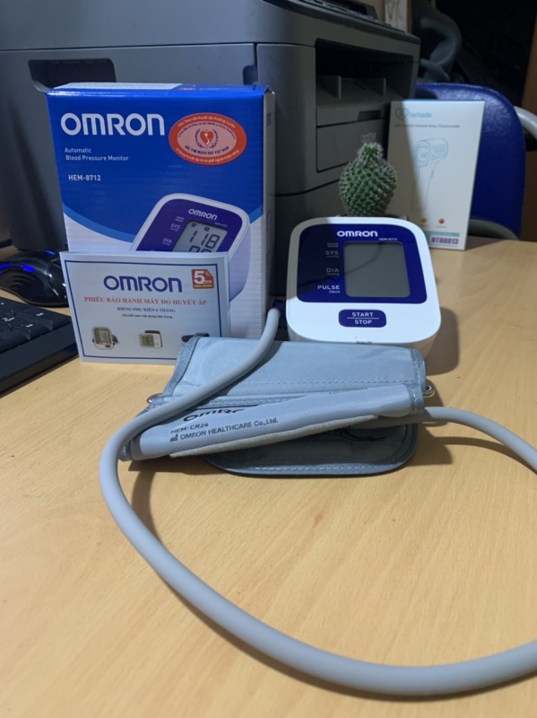 Nơi bán Máy đo huyết áp bắp tay Omron HEM-8712 (Trắng phối xanh)