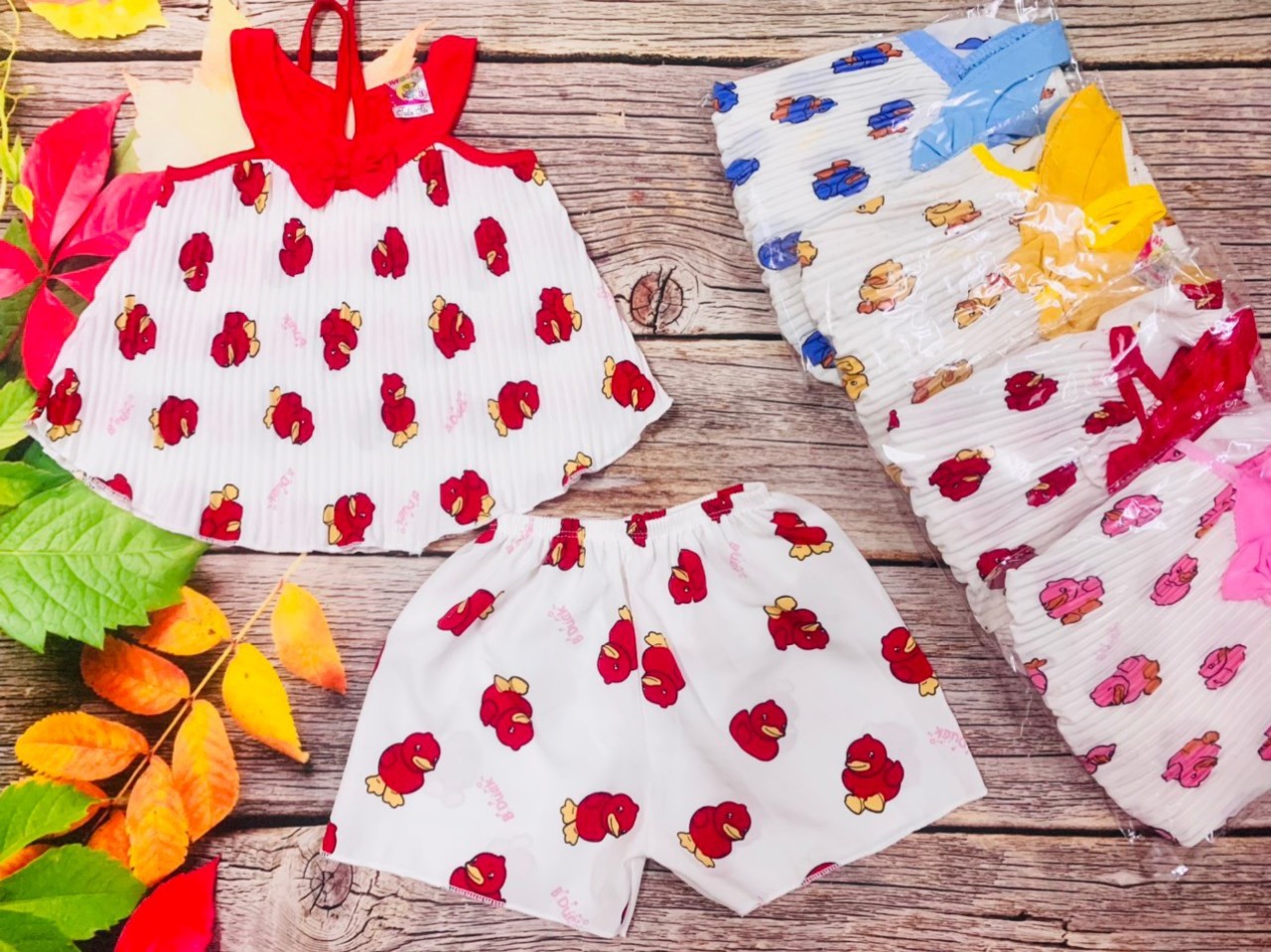 Bộ Lụa Xếp Li Tầng Cánh Tiên Bé (12-18kg) (giao màu ngẫu nhiên)