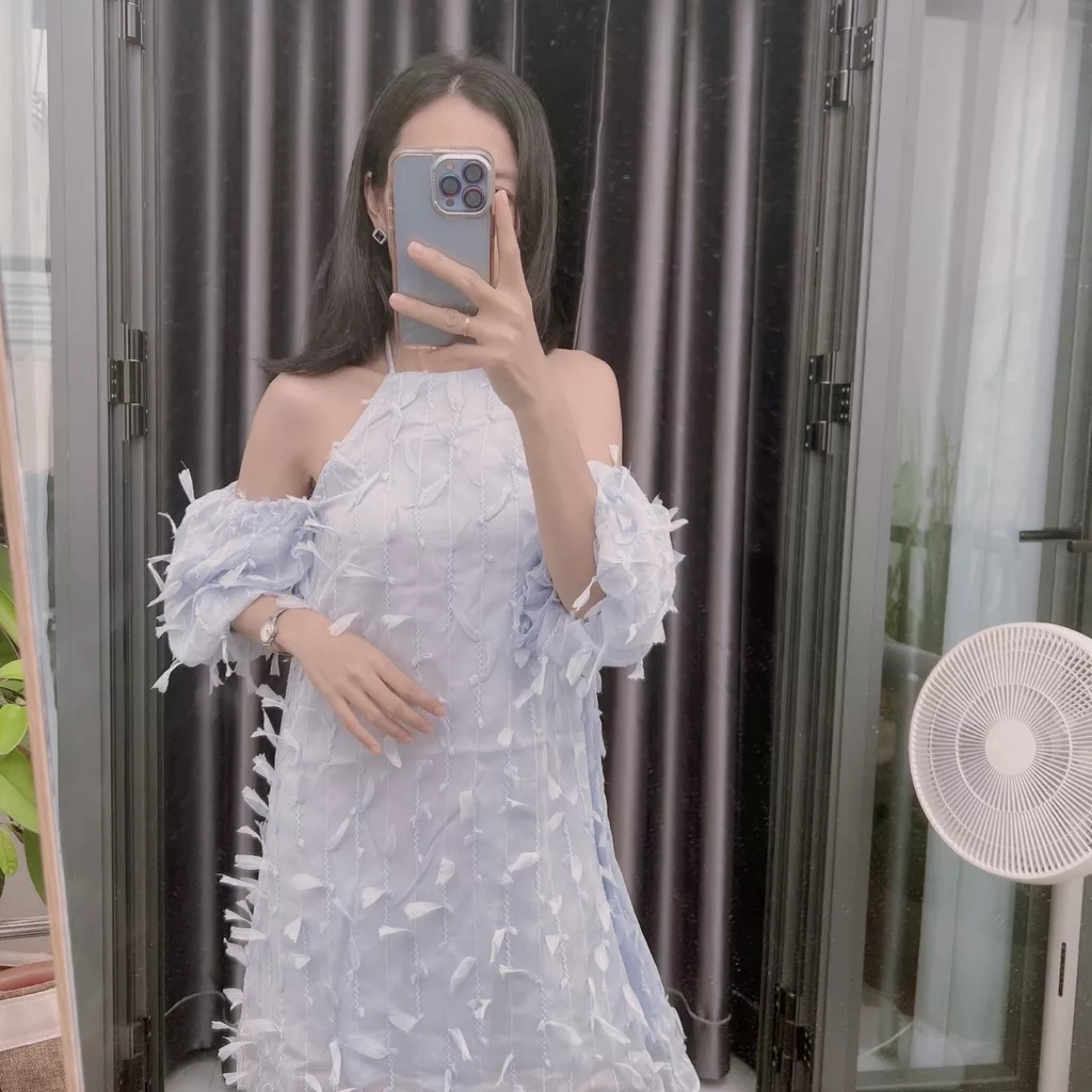( Quà tặng dây cột tóc ) Đầm midi cổ yếm rớt vai lông vũ đi phố
