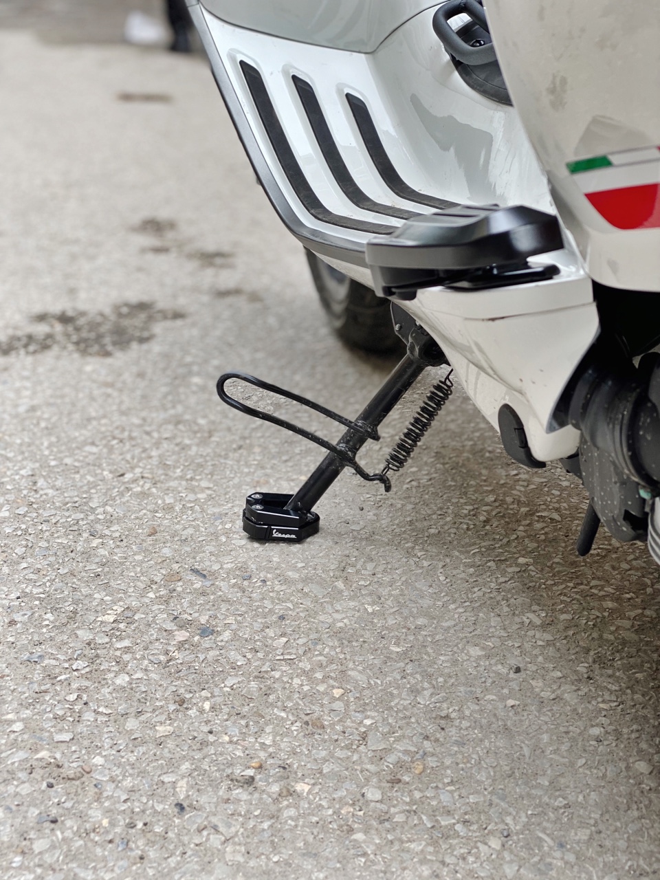 ĐẾ ĐỠ CHÂN CHỐNG VESPA SPRINT/PRIMA/LX/GTS/S