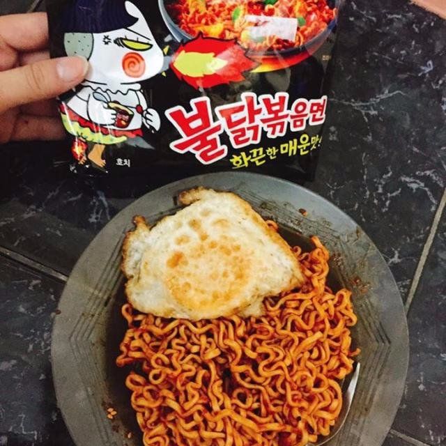 1 Pack of Samyang Black Spicy Chicken Dry Noodles (140g / Pack)