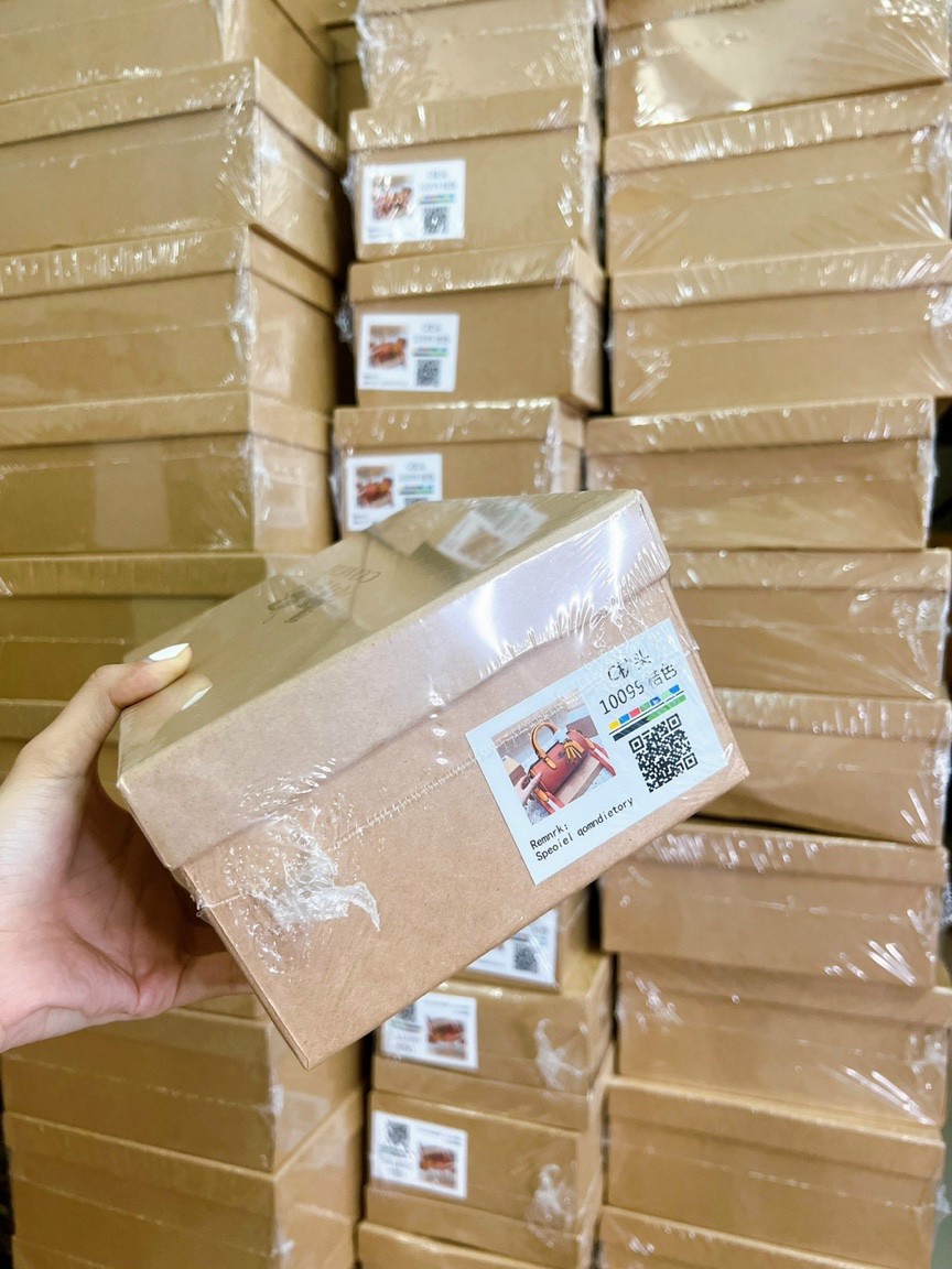 Túi đeo chéo nữ C O A C H fullbox size 18*14*8 cm