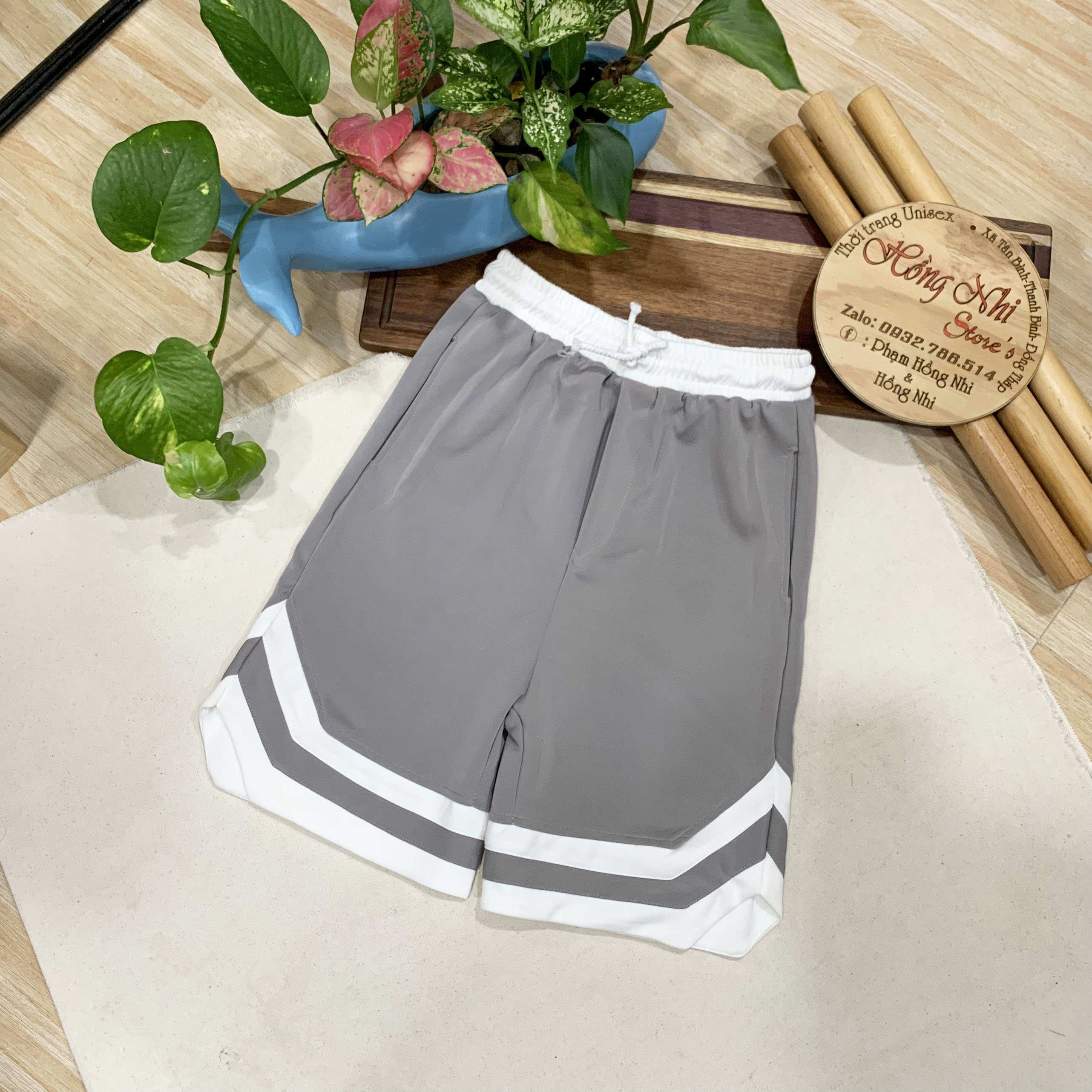 Quần short thun viền sọc chữ v - double v short màu xám nam nữ unisex oversize ulzzang - mm