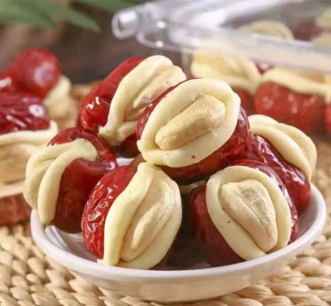 TÁO KẸP SỮA HẠT ĐIỀU