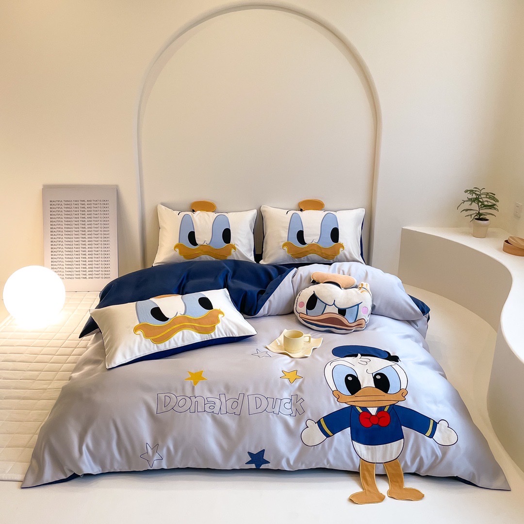 🎀(FREESHIP MAX) SET 5 MÓN VỎ CHĂN GA GỐI PHI LỤA DISNEY VỊT DONALD TẶNG GỐI TRANG TRÍ