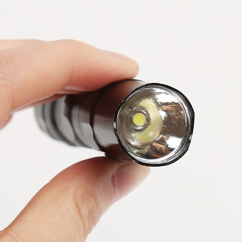 Đèn led mini cầm tay dùng pin