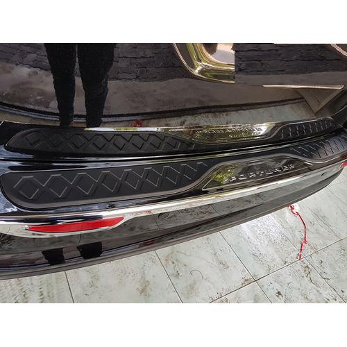 Bậc cốp xe Toyota Fortuner 2017 – 2019