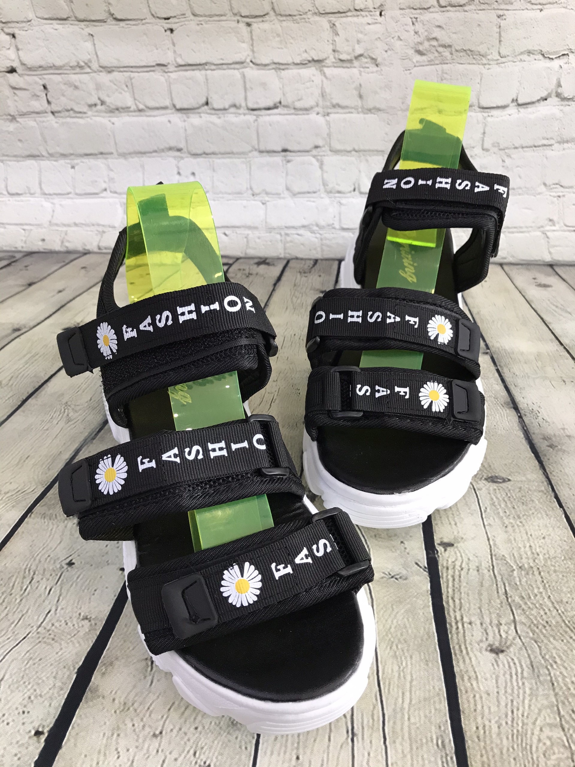 Sandal dù đế gồ độn 4 cm ba quai ngang hoa cúc
