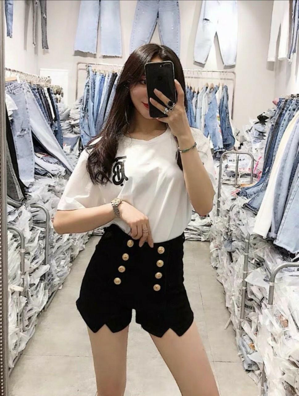 Quần short kaki lưng cao đính nút vàng LL