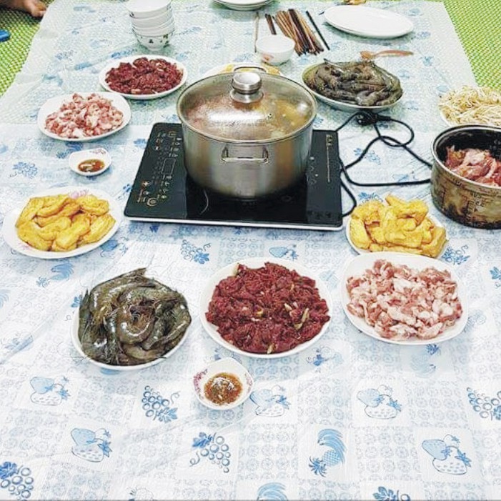 ĐICH] Khăn trải bàn ăn nilon dùng 1 lần - TÚI 10 KHĂN