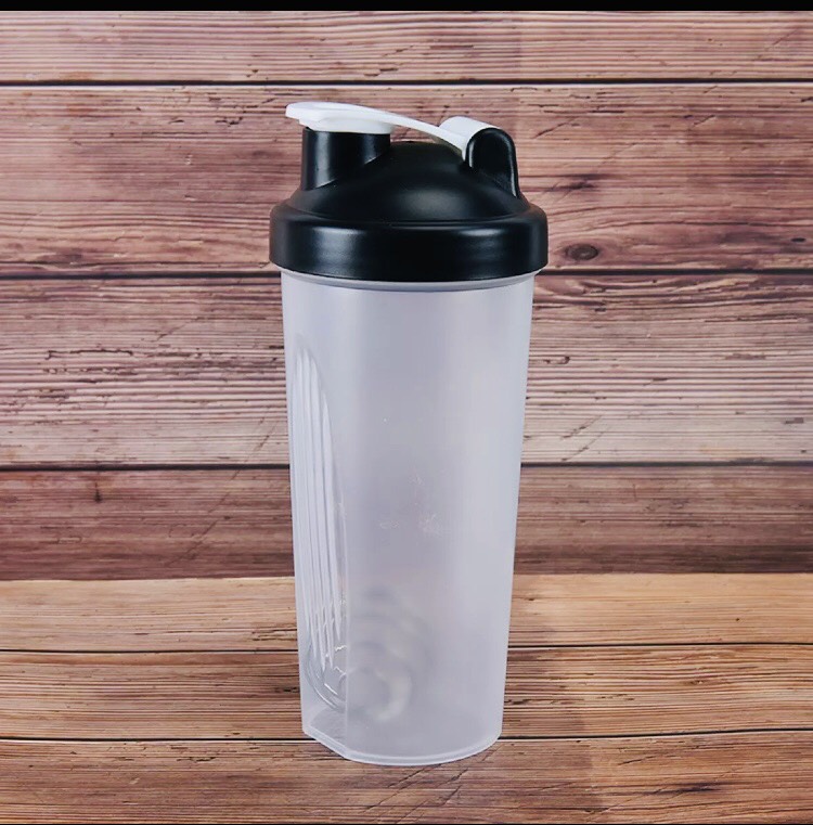 BÌNH LẮC PROTEIN 600ML KÈM BÓNG LẮC LÒ XO (MÀU ĐEN)
