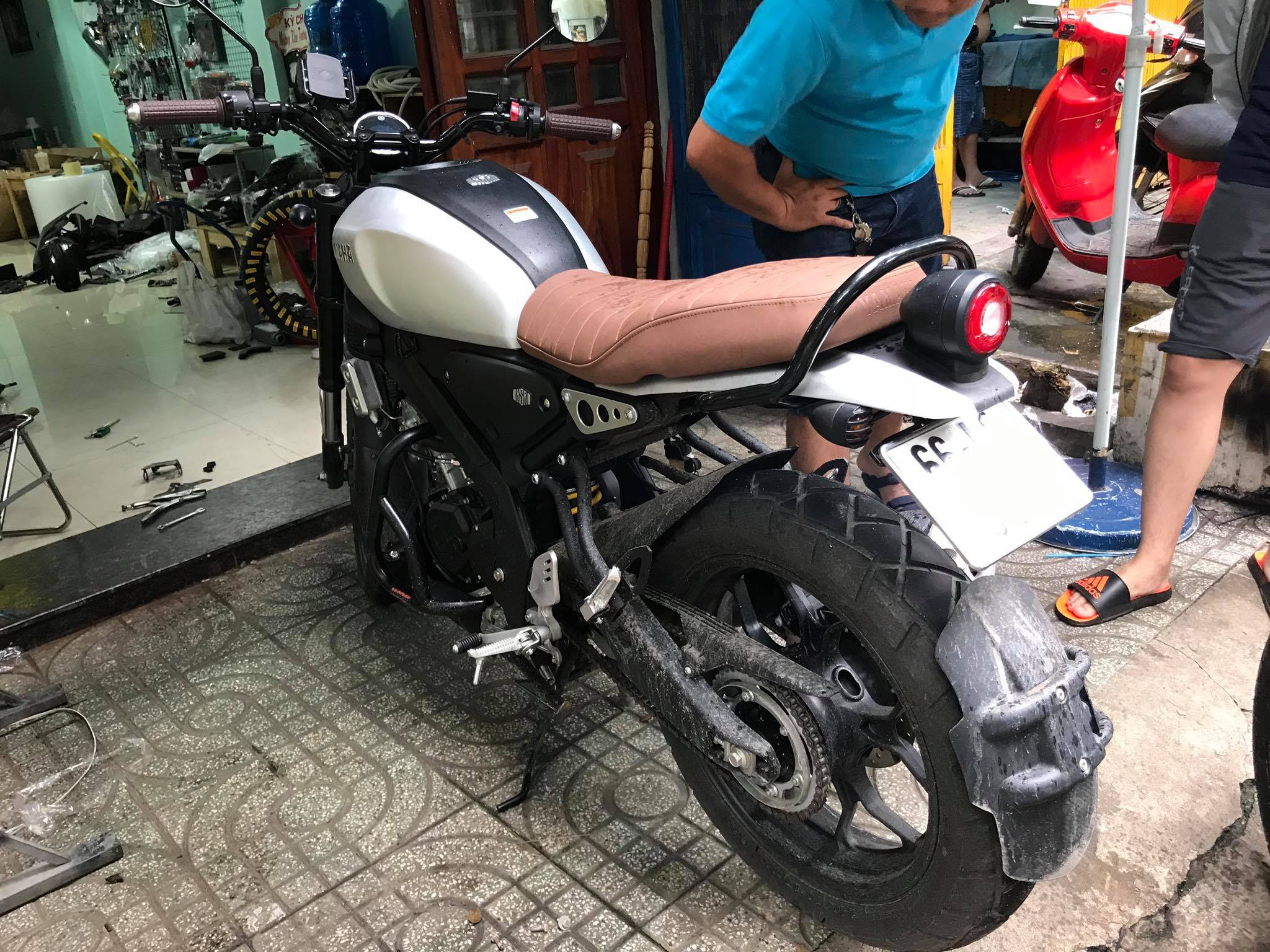 Tay Dắt XSR155