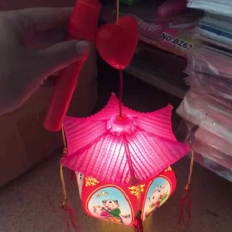 Đèn lồng trung thu mái đình có đèn có nhạc cho bé