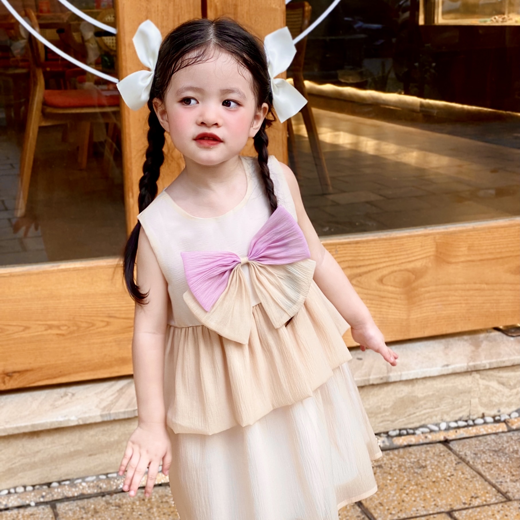 Đầm A tím tay phồngcoor tròn đính nút mặc sang