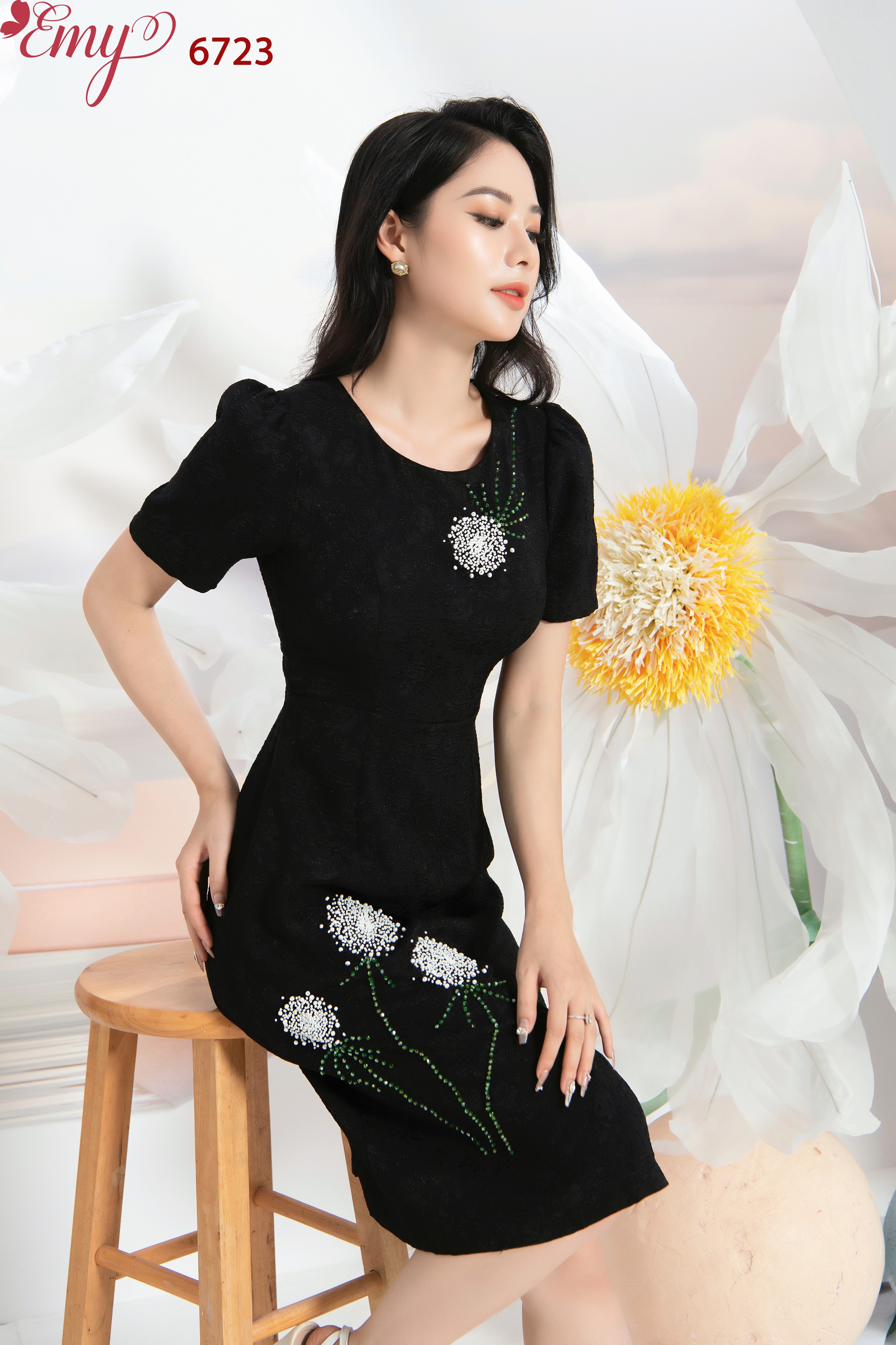 Đầm EMY EM6723 Suông A Cổ Tròn