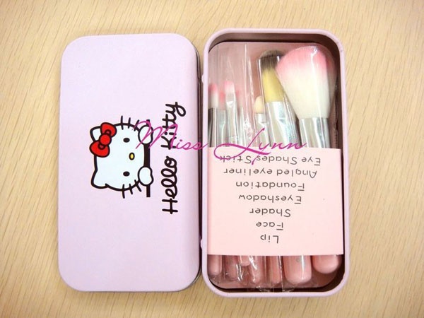 BỘ CỌ TRANG ĐIỂM HELLO KITTY 7 MÓN