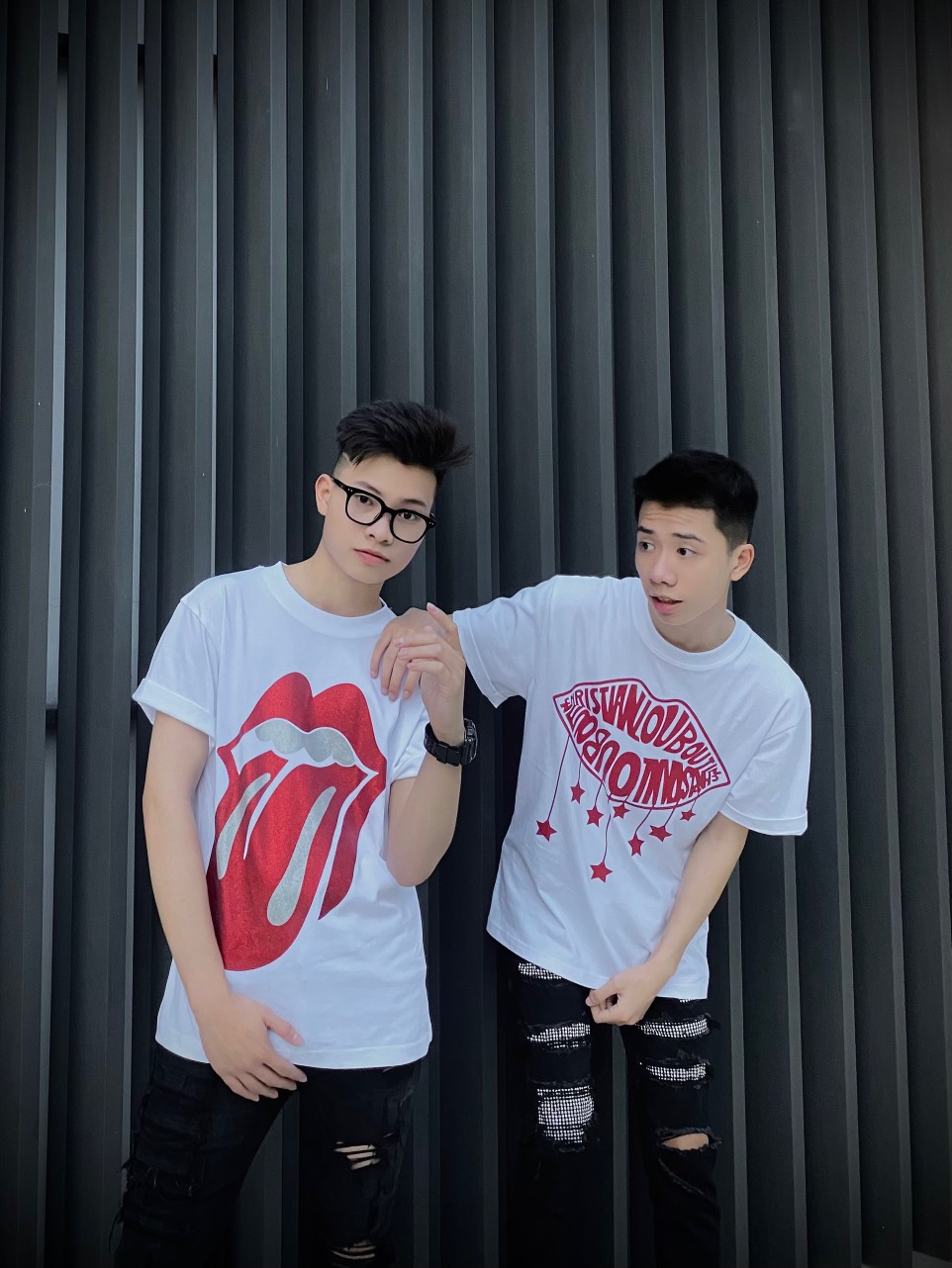Áo thun Form áo unisex nam nữ đều mặc được.logo in môi và lưỡi siêu xinh,chất cotton.