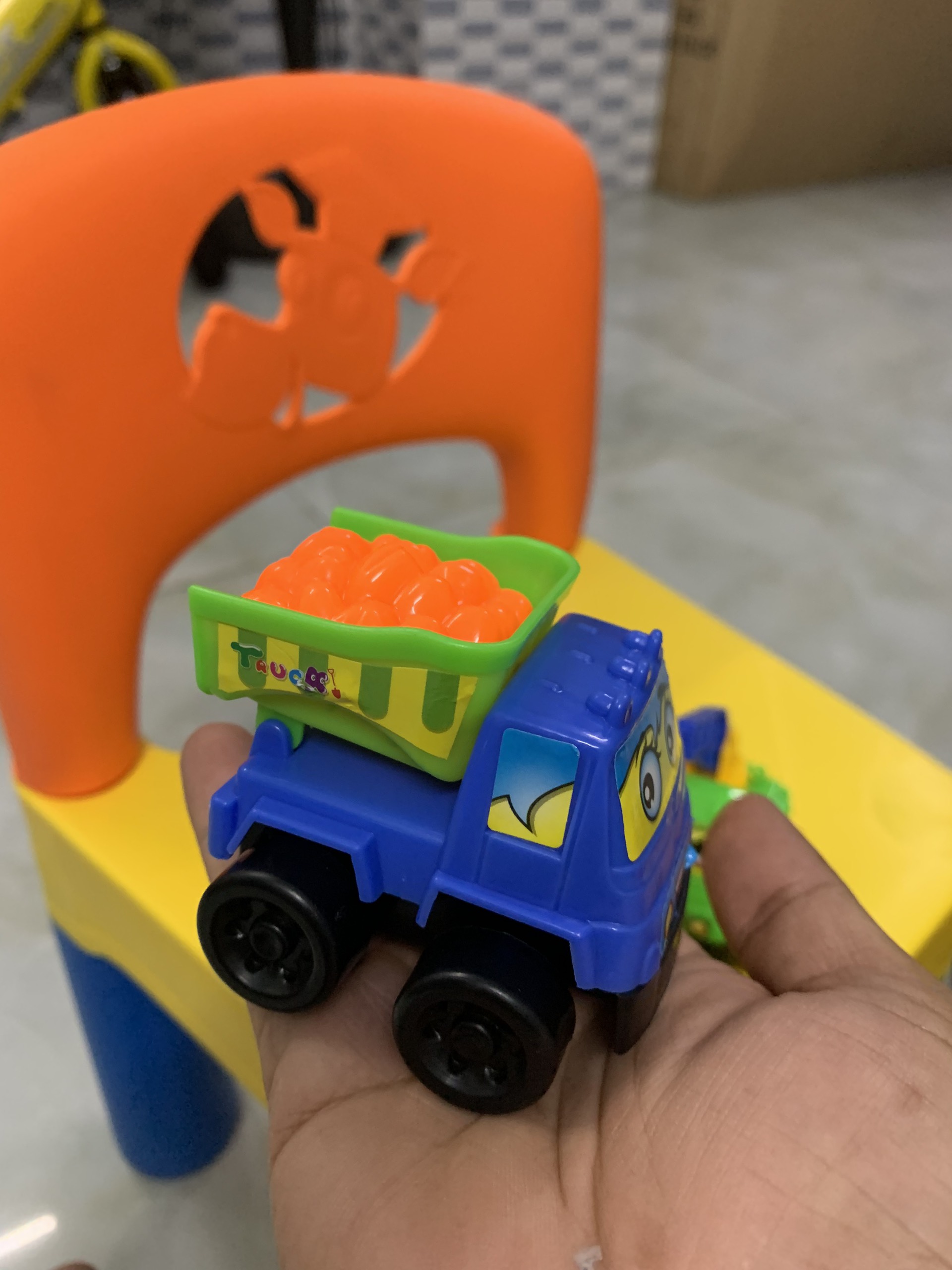 Bộ xe công trình 6 chiếc đồ chơi giá rẻ cho bé trai và bé gái