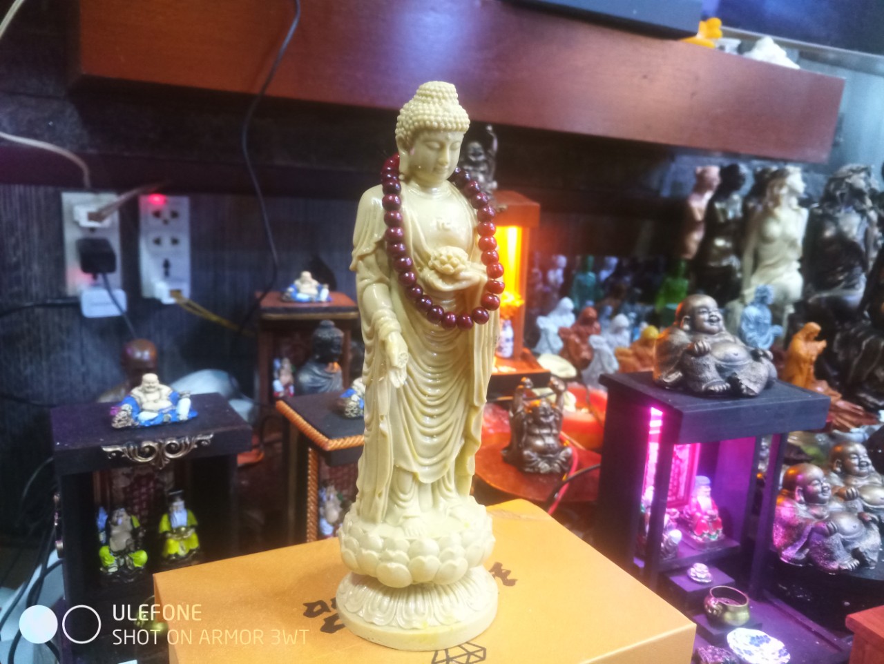 Tượng Phật A Di Đà bột đá . cao 20 cm