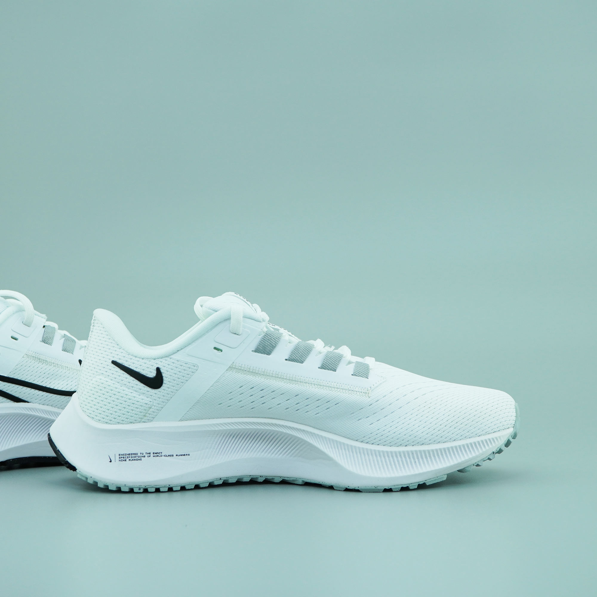 Giày chạy Nike Air Zoom Pegasus 38 White Black