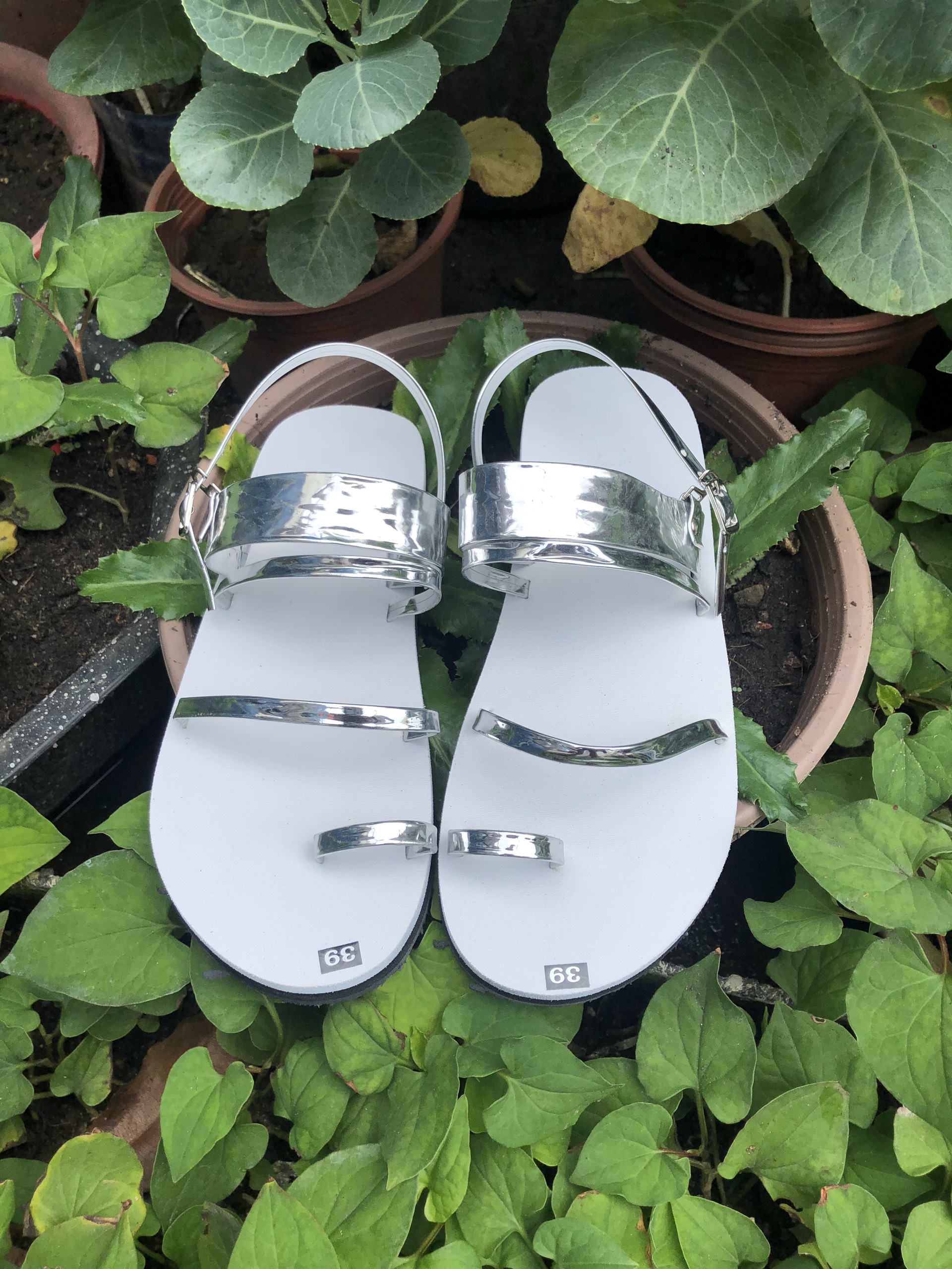 Dép sandal thời trang màu bóng bạc