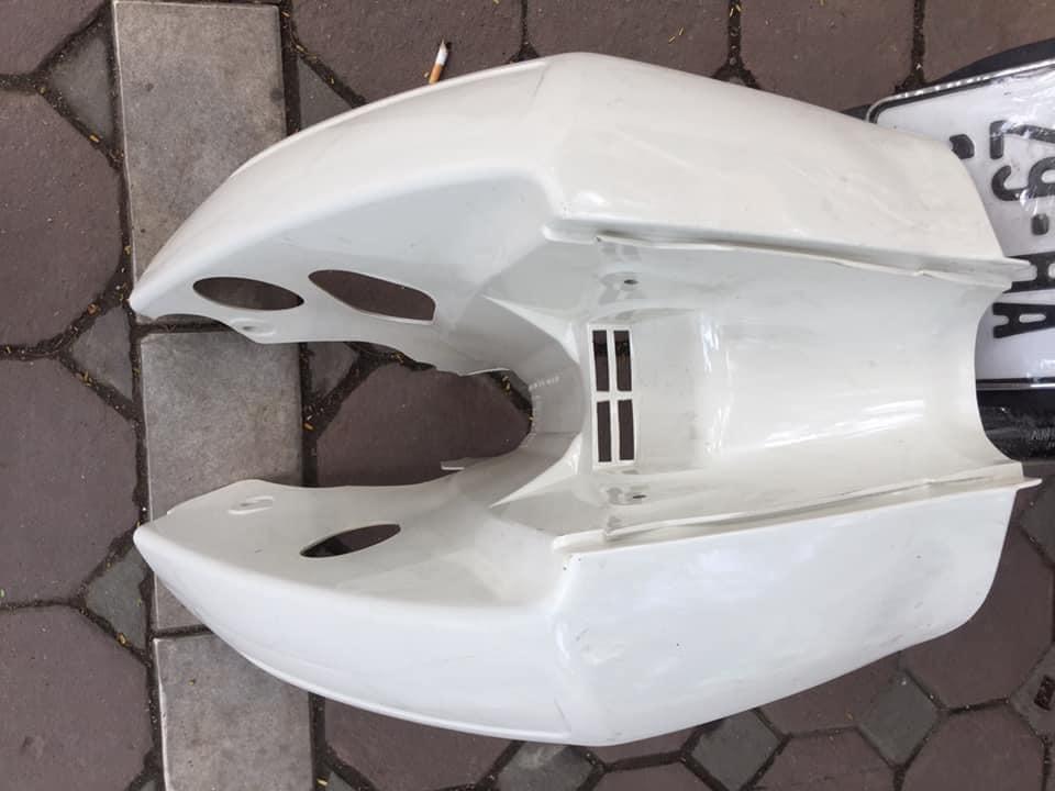 Yếm xe honda cub 82 có đề ( kèm logo)