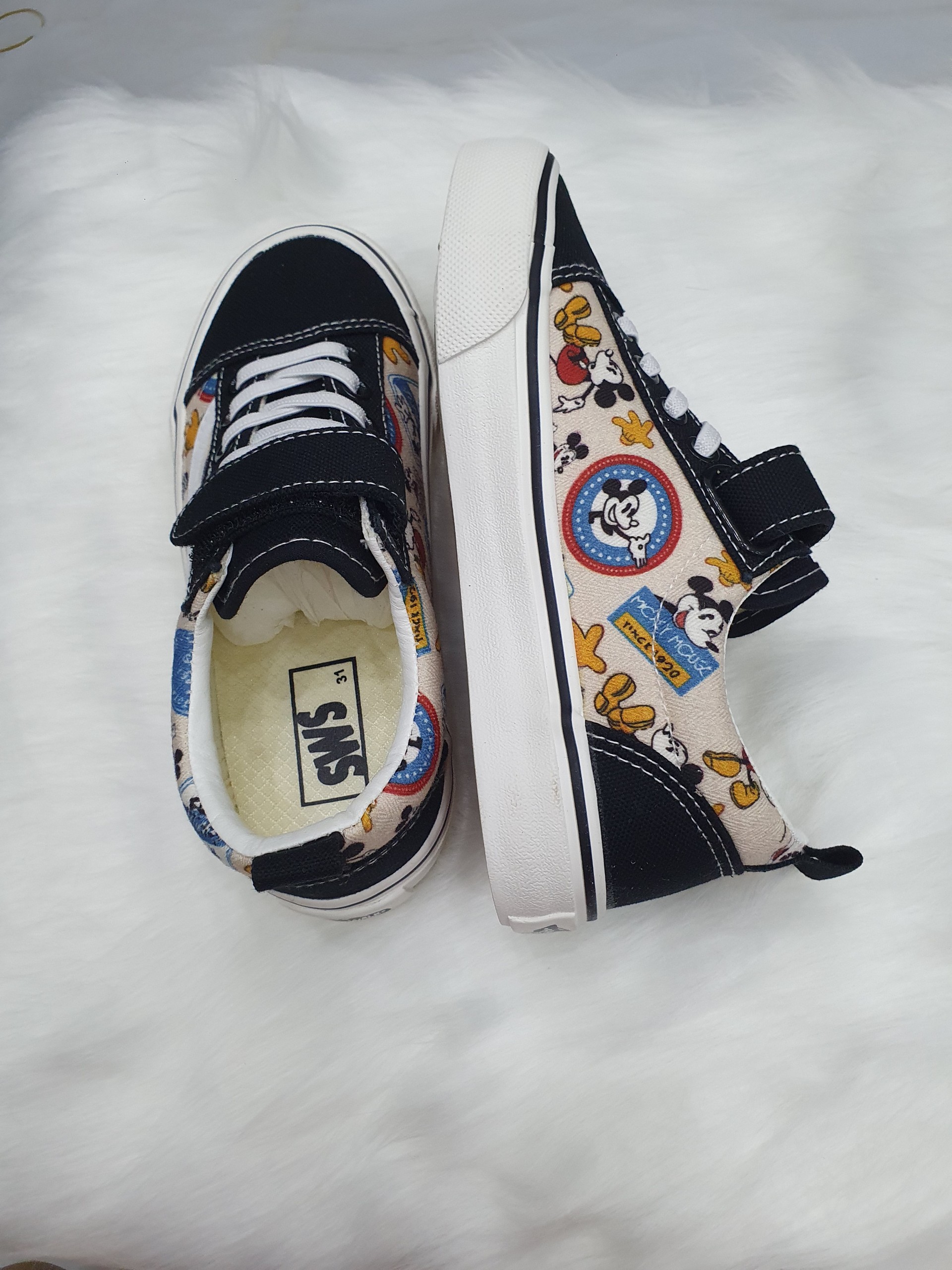 Converse # R1033 HỌA TIẾT CHUỘT MICKEY