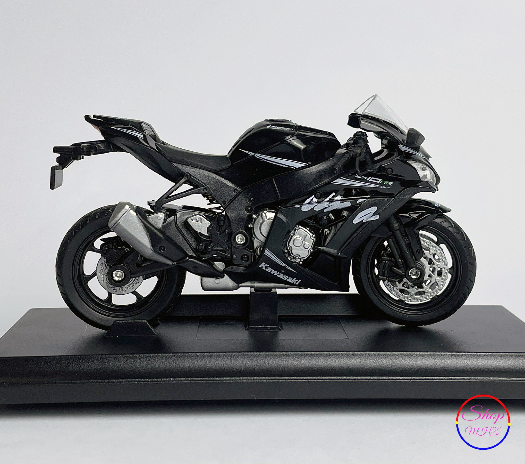 Superbike ZX10R của Kawasaki sở hữu ngoại hình góc cạnh hầm hố cùng sức  mạnh động cơ đáng nể là một trong những chi  Kawasaki ninja Xe mô tô  kawasaki Siêu
