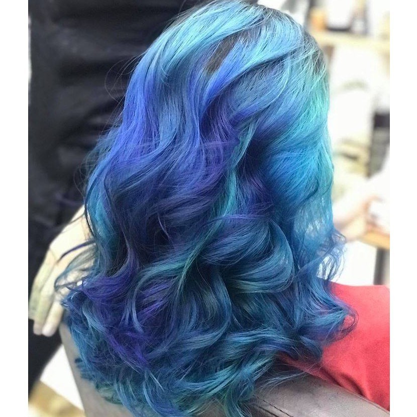 Hãy khám phá thế giới màu sắc mới lạ với nhuộm tóc màu xanh ngọc! Với gam màu tươi sáng và bắt mắt này, bạn sẽ trông thật nổi bật và độc đáo. Hãy xem hình ảnh liên quan để cảm nhận được vẻ đẹp của mái tóc màu xanh ngọc!