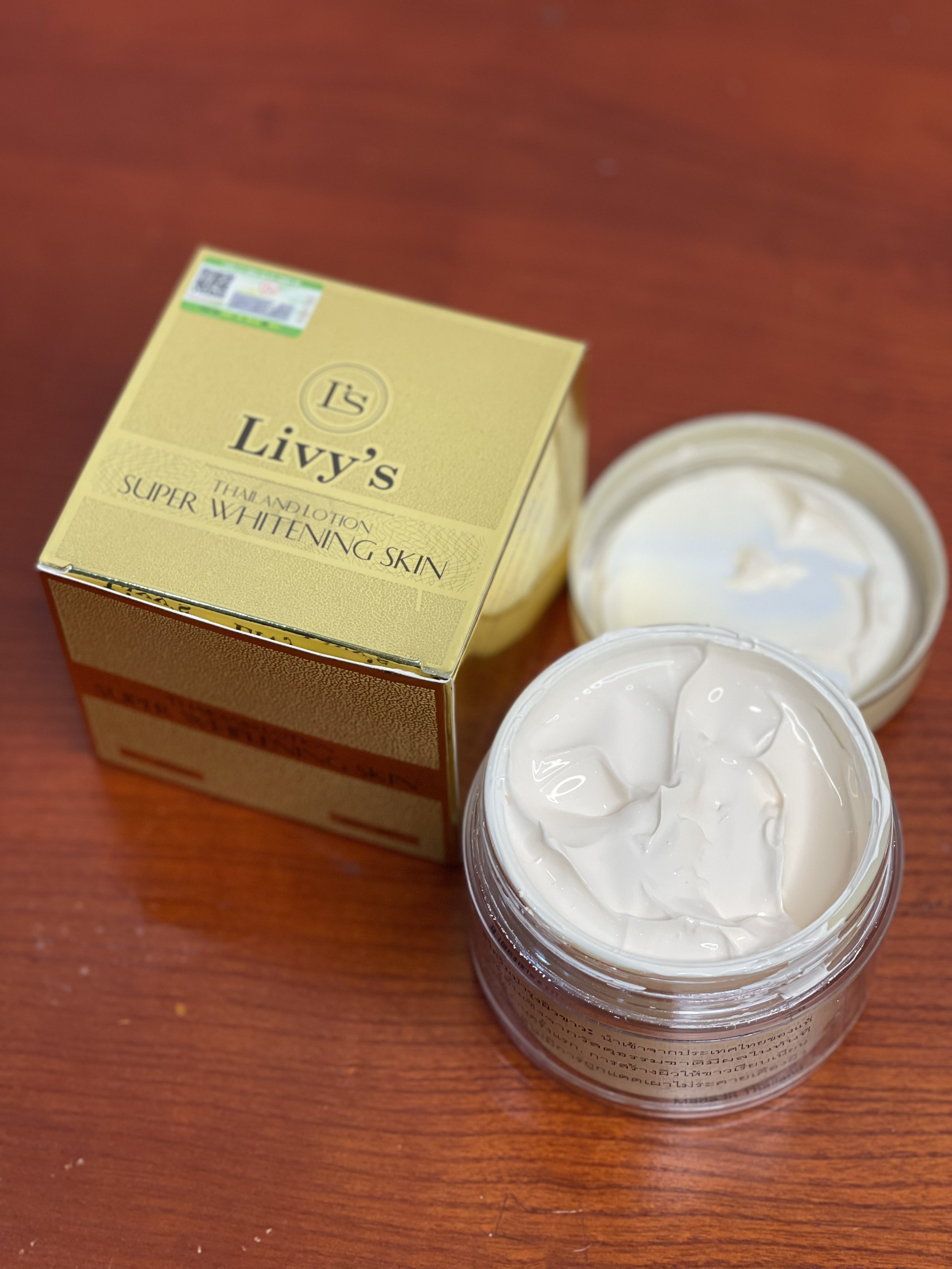 Kem body dưỡng trắng da Livy's Vàng
