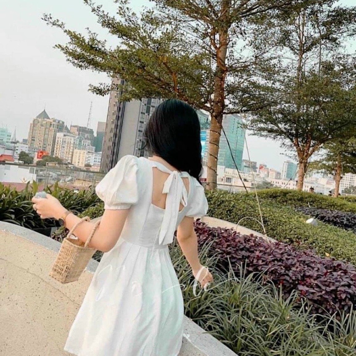 Đầm váy trắng cổ v nơ sau