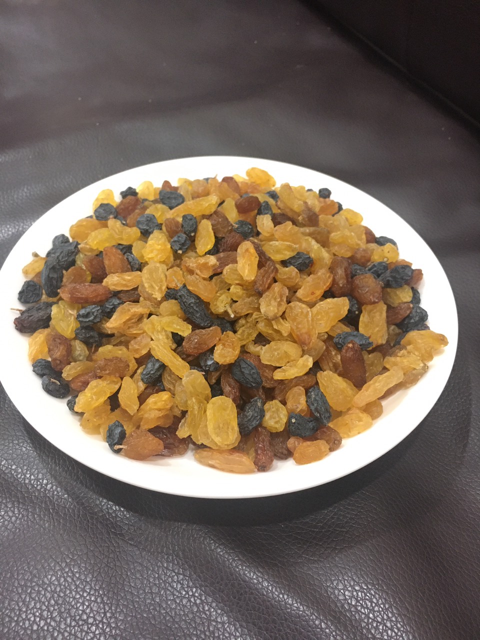 Hộp 500gr nho sấy khô mix vị