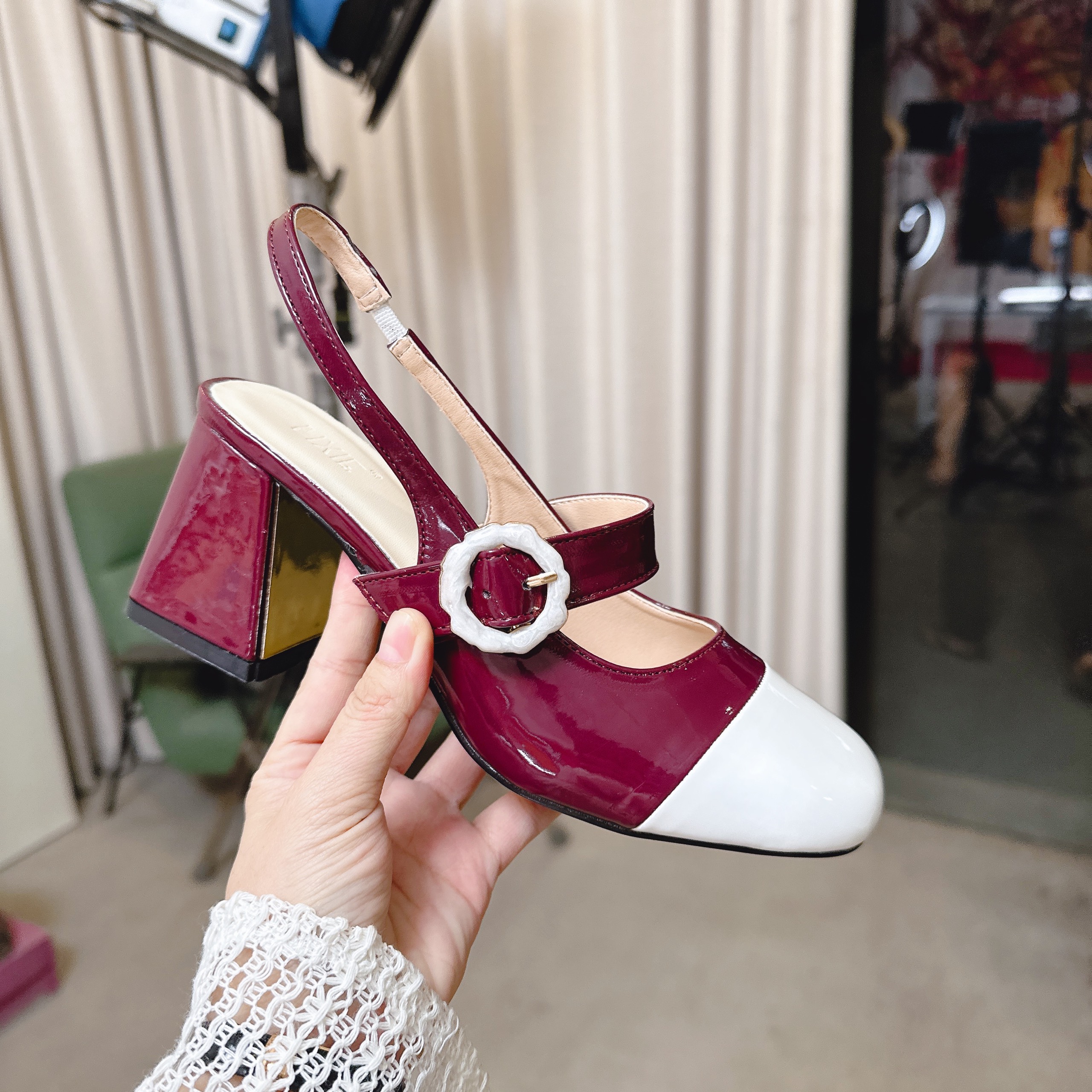 Giày Cao Gót 7cm Sling Back Quai Ngang Phối Khóa Pixie E263