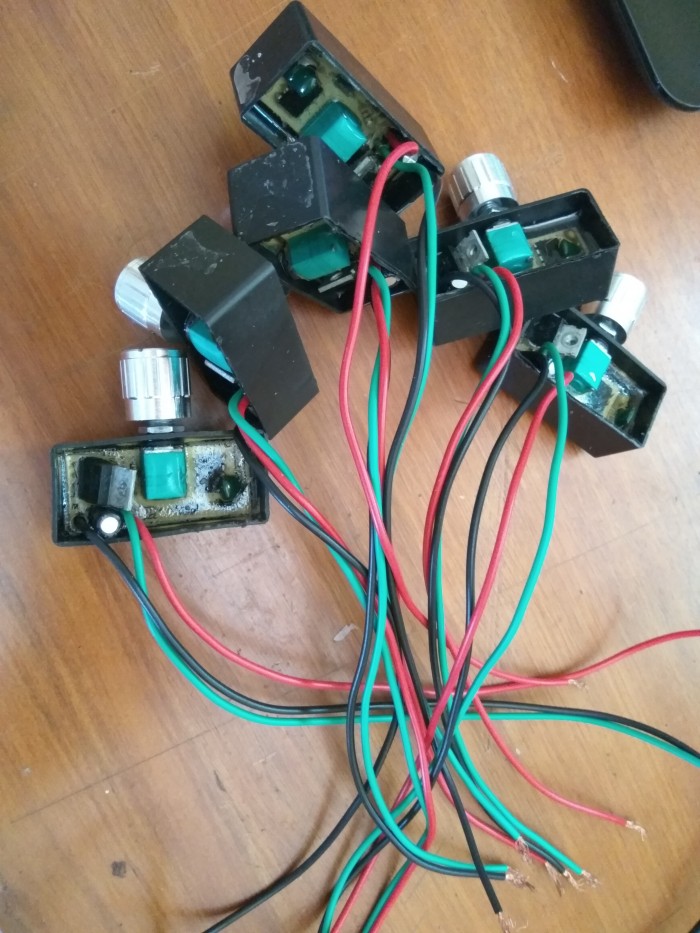 Điều tốc, chiết áp động cơ 12v- có 3 dây . Dùng điều chỉnh lượng nước