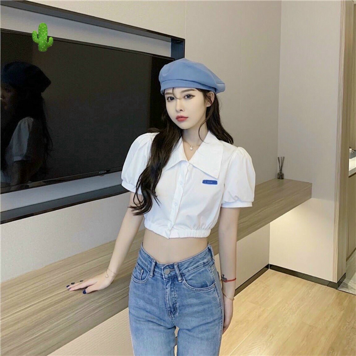 Áo sơ mi croptop thêu logo chất đep
