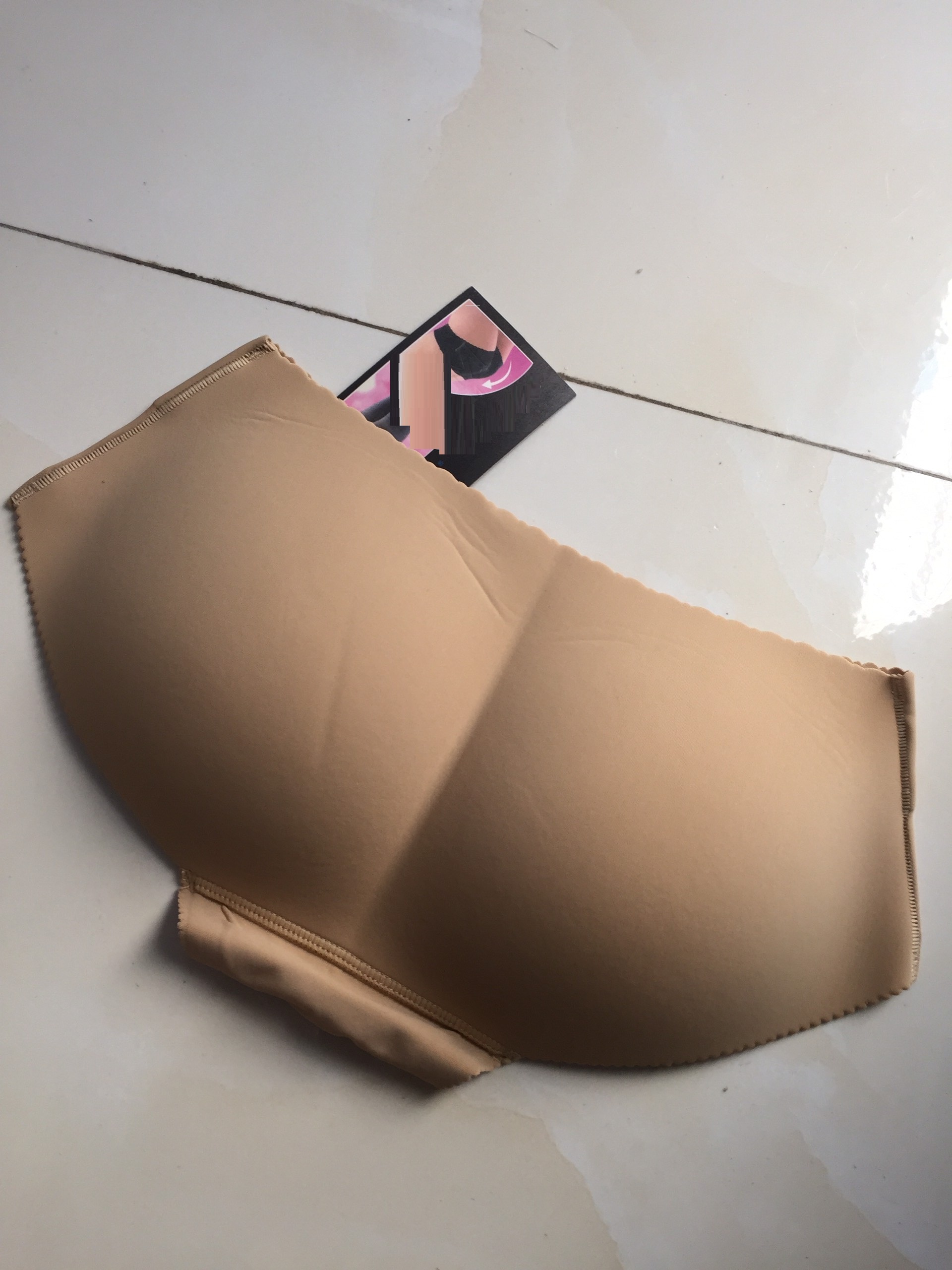 Quần độn mông tạo đường cong