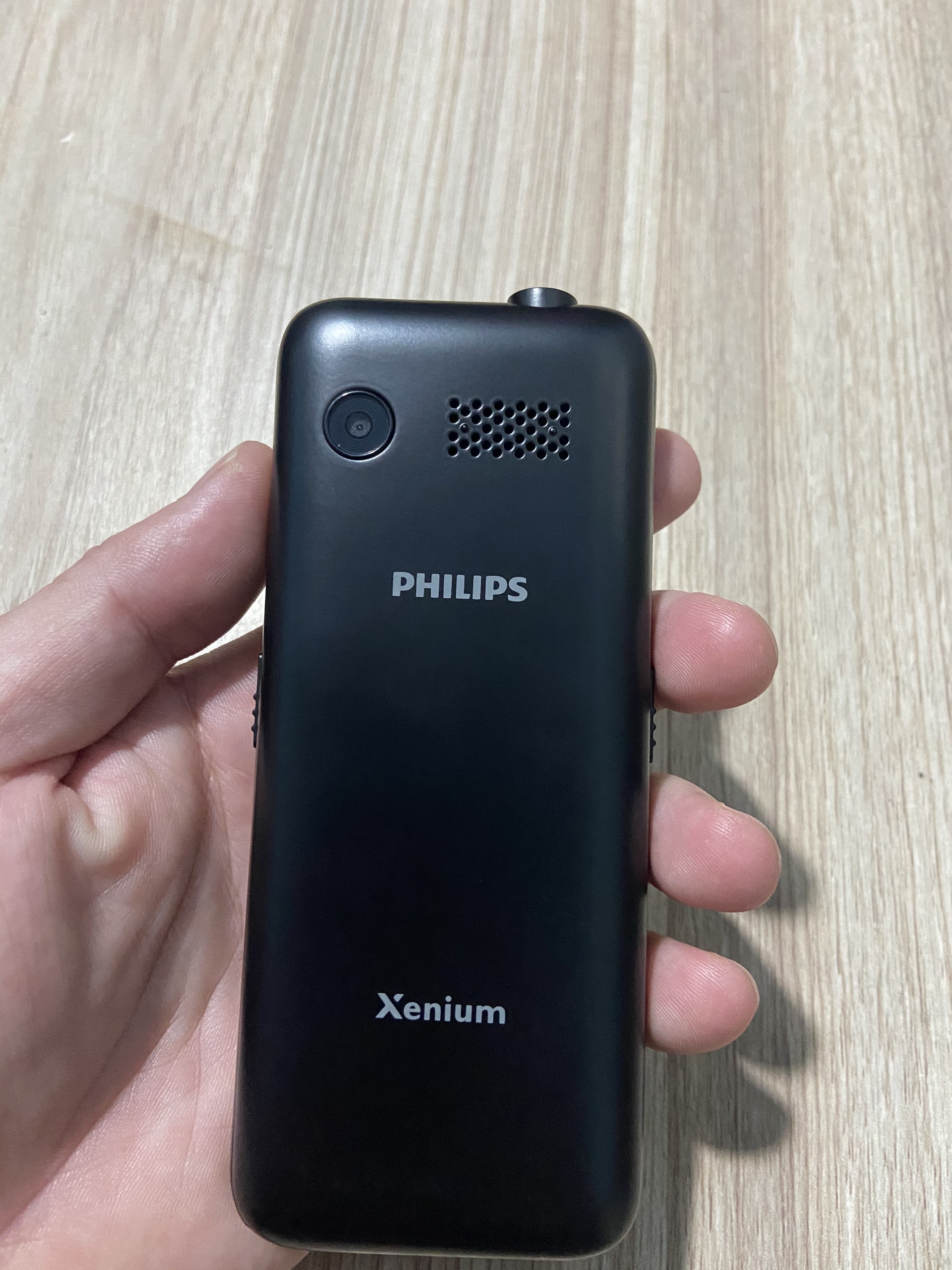 Điện thoại Philips E527 xenium ( Bảo hành 12 tháng)