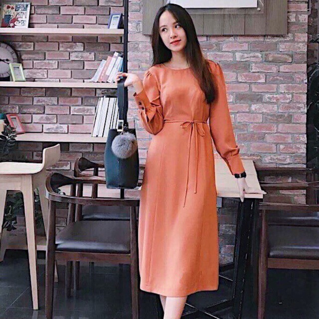 Đầm cam tay dài cổ điển