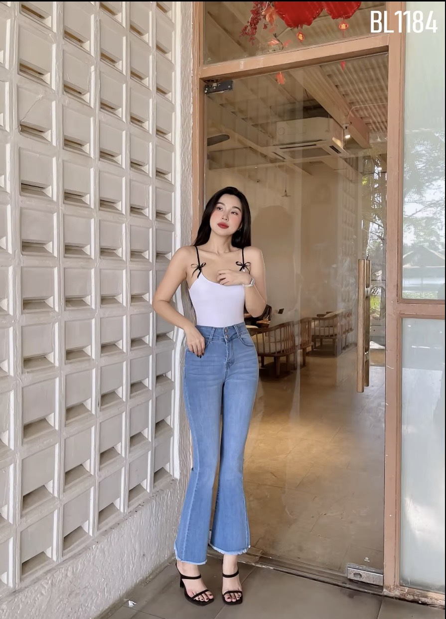 Quần Jeans Nữ 9 Tấc Ống Loe Nhẹ