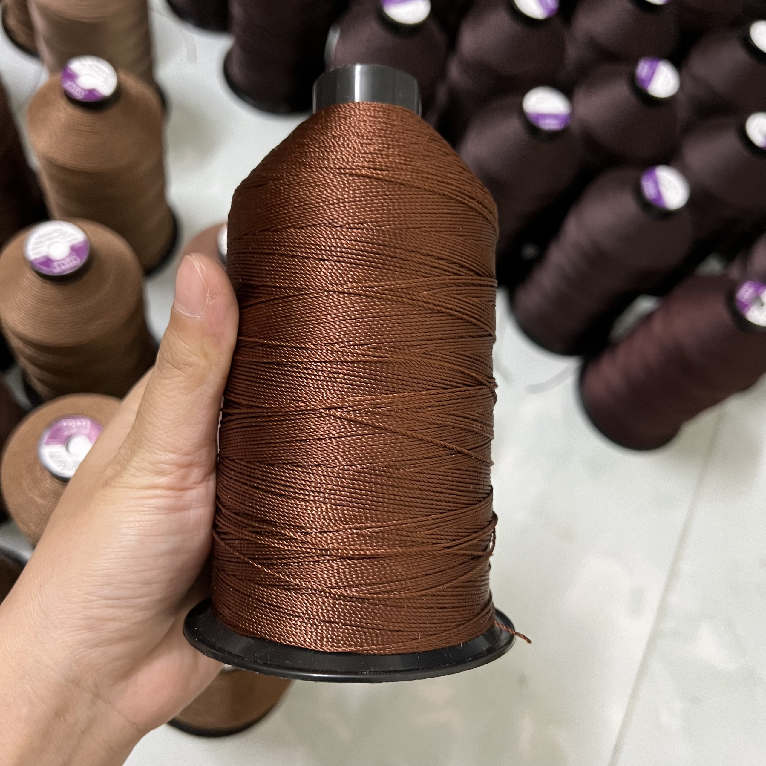 Chỉ khâu giày dép chuyên dụng (Màu nâu đất)