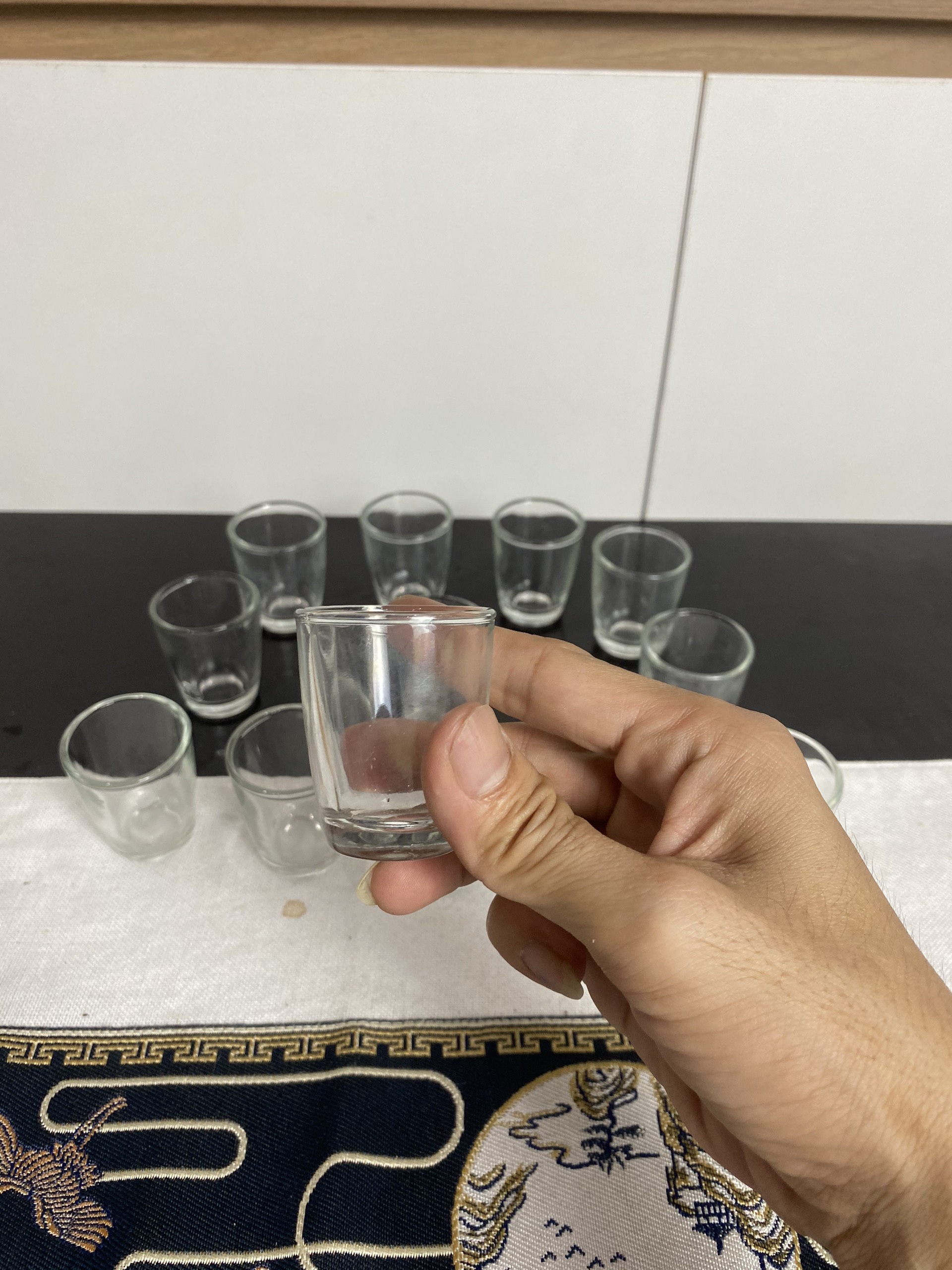 Ly thủy tinh uống rượu bầu nhỏ dày dặn