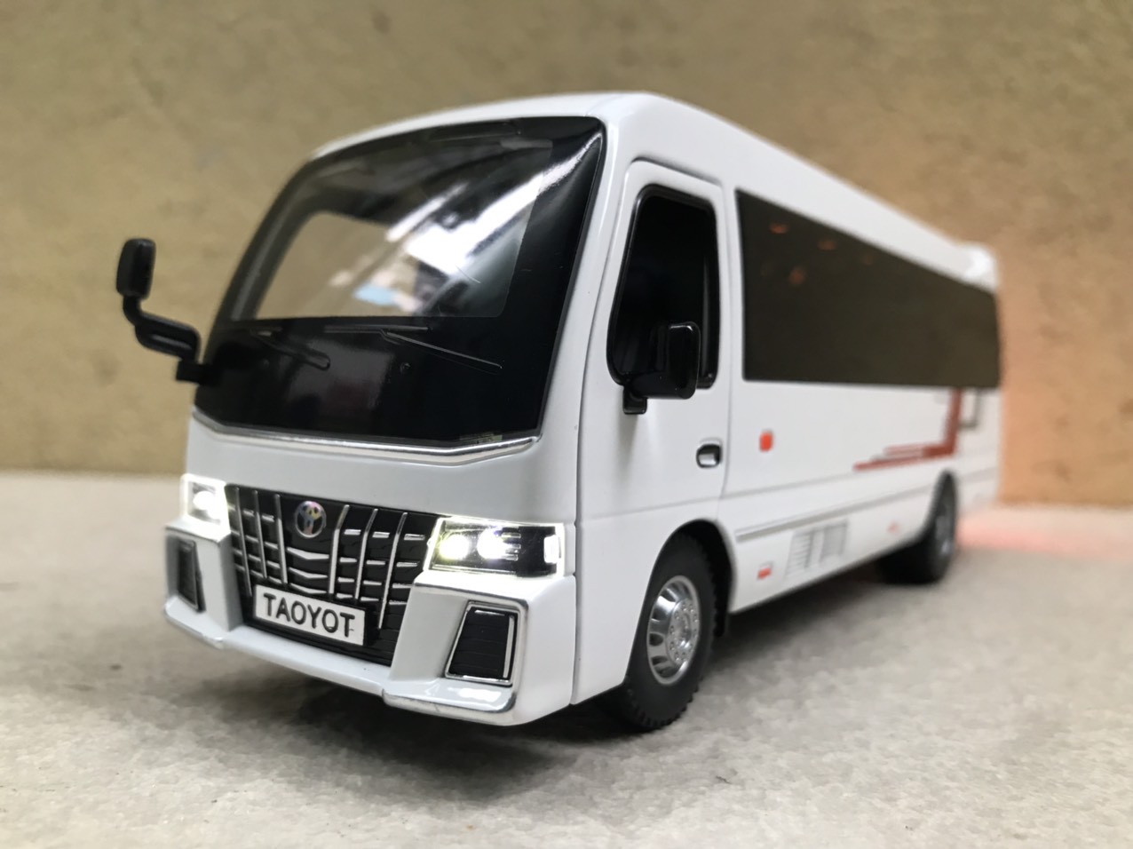 Mô hình xe Bus TOYOTA Coaster Premium 12 1:32