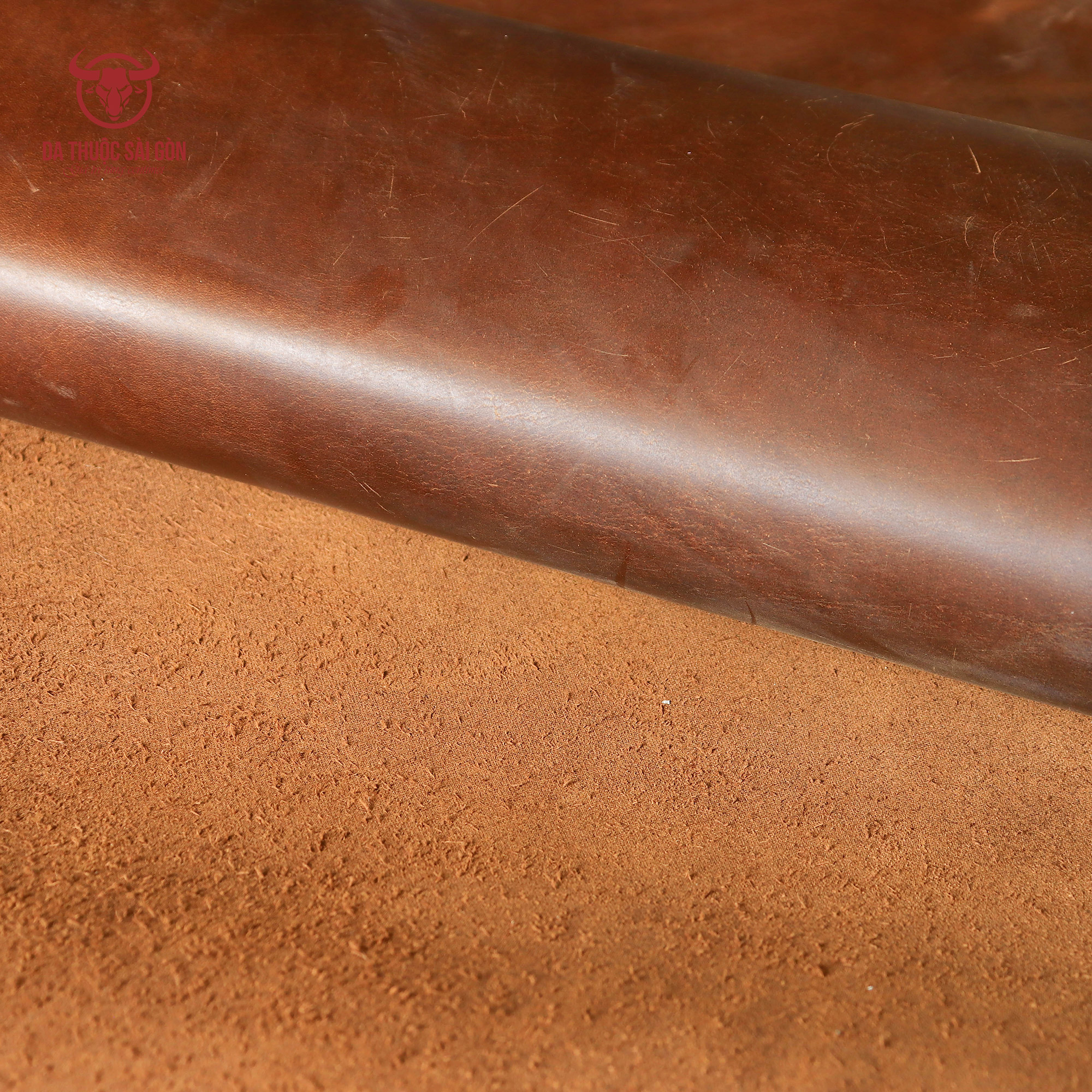 Da bò sáp ngựa điên cao cấp màu nâu hạt dẻ thương hiệu Da Thuộc Sài Gòn chất da đanh dẻo độ dày 1.6 mm - 1.8 mm phù hợp may túi xách ví da giày dép