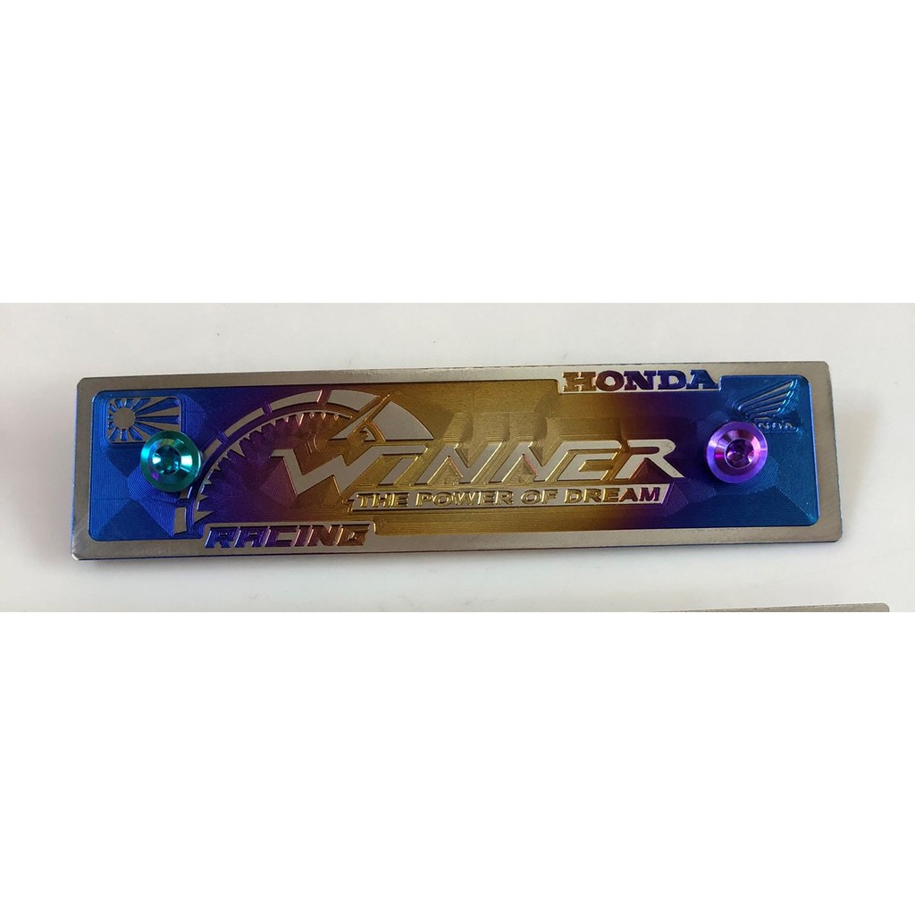 Bảng tên 3D WINNER + ốc Gr5 6li15 Titanium