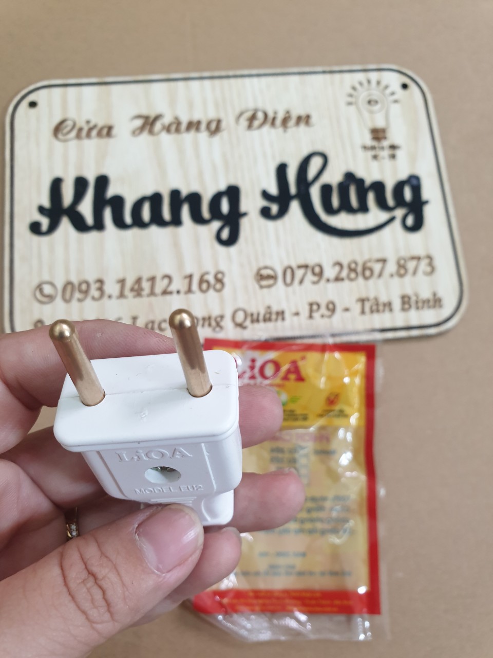 Phích cắm điện LIOA 2 chân tròn - EU2F4 - EU2F5