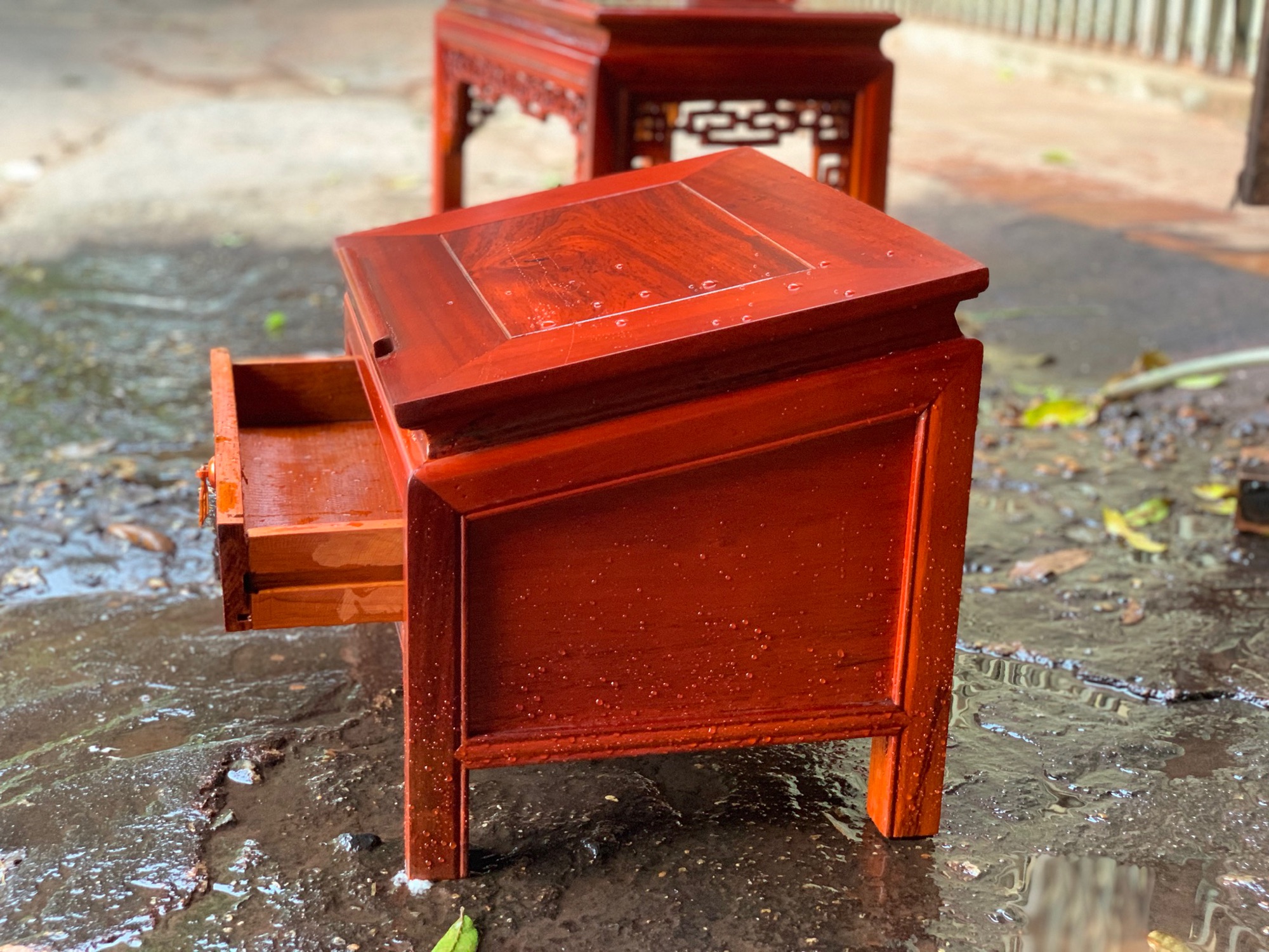 Kệ để sách tụng kinh