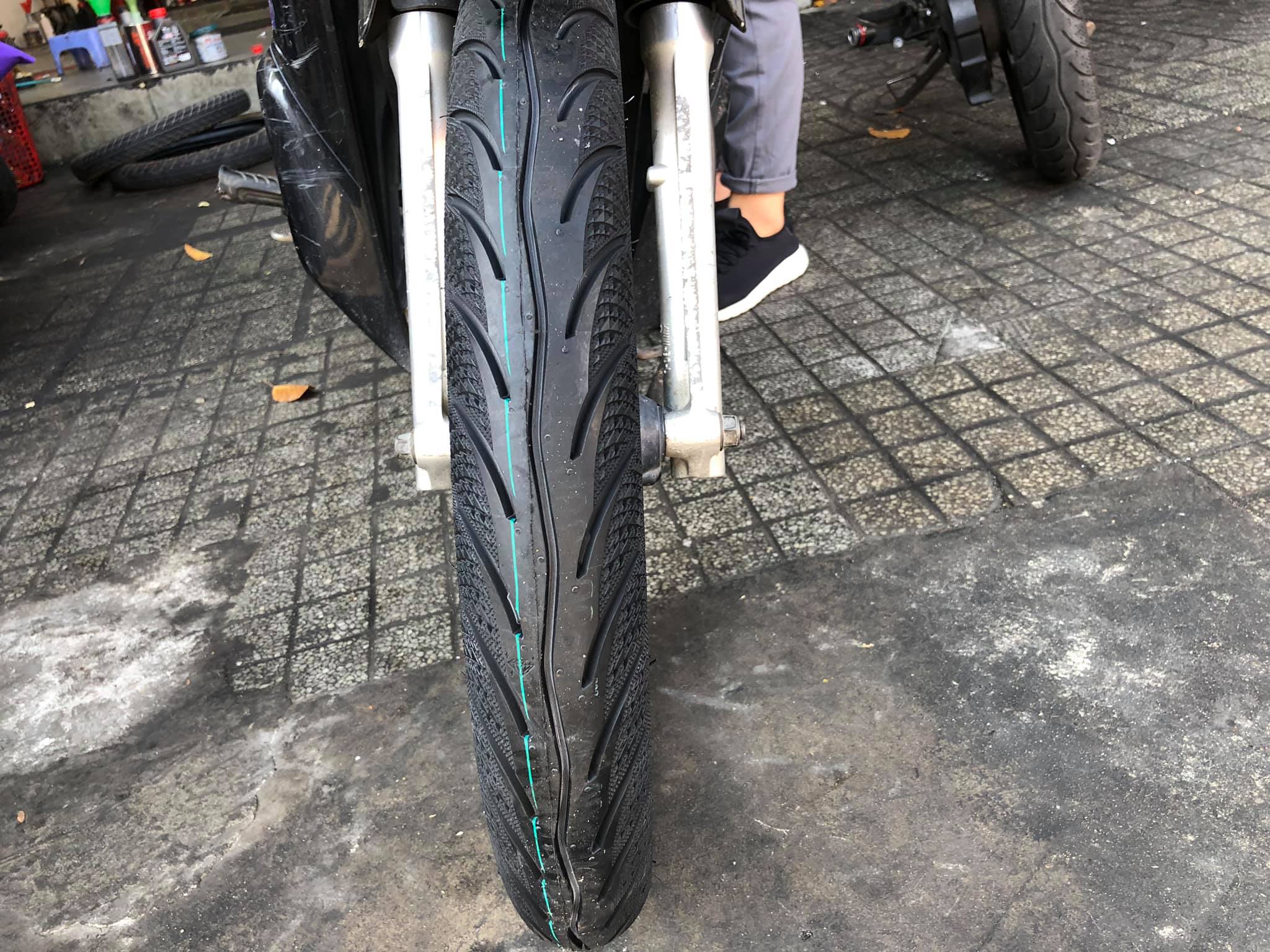 Vỏ xe Maxxis 70/90-17 dành cho bánh trước các loại xe số phổ thông (030021)