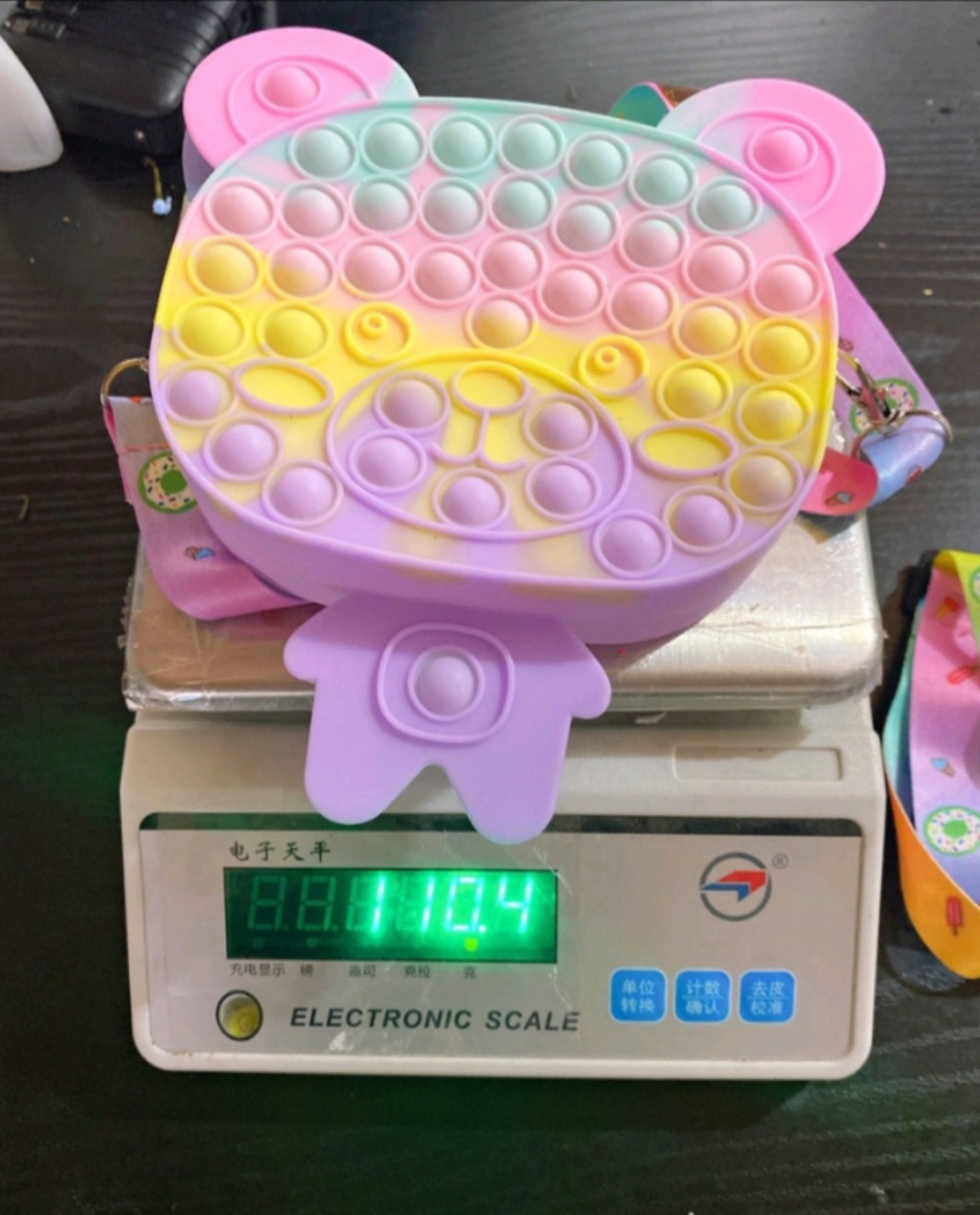 Túi đeo chéo POP IT size lớn hình thú bằng silicon